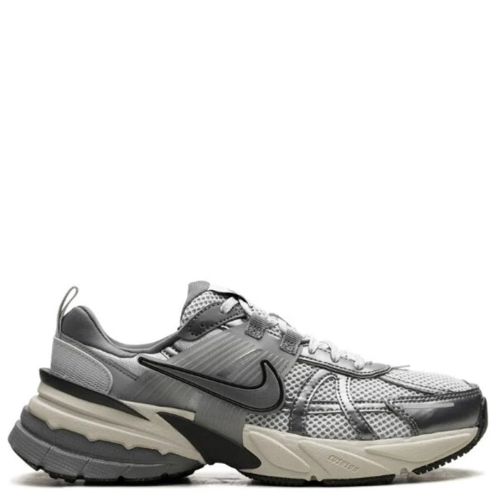 NIKE V2K RUN SNEAKER