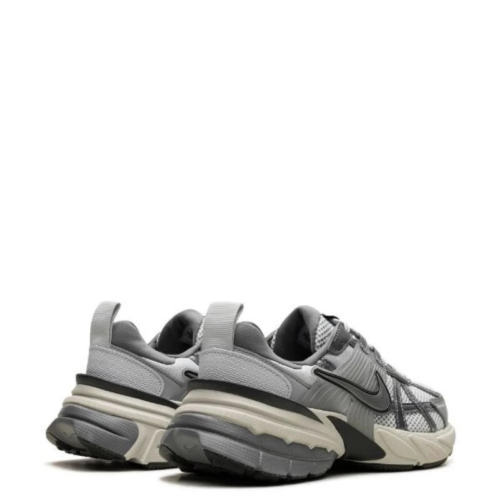NIKE V2K RUN SNEAKER